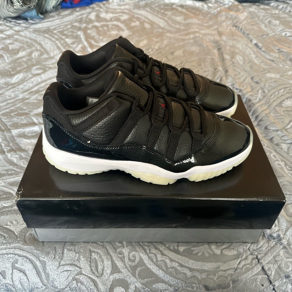 Jordan retro 11 lows black and white